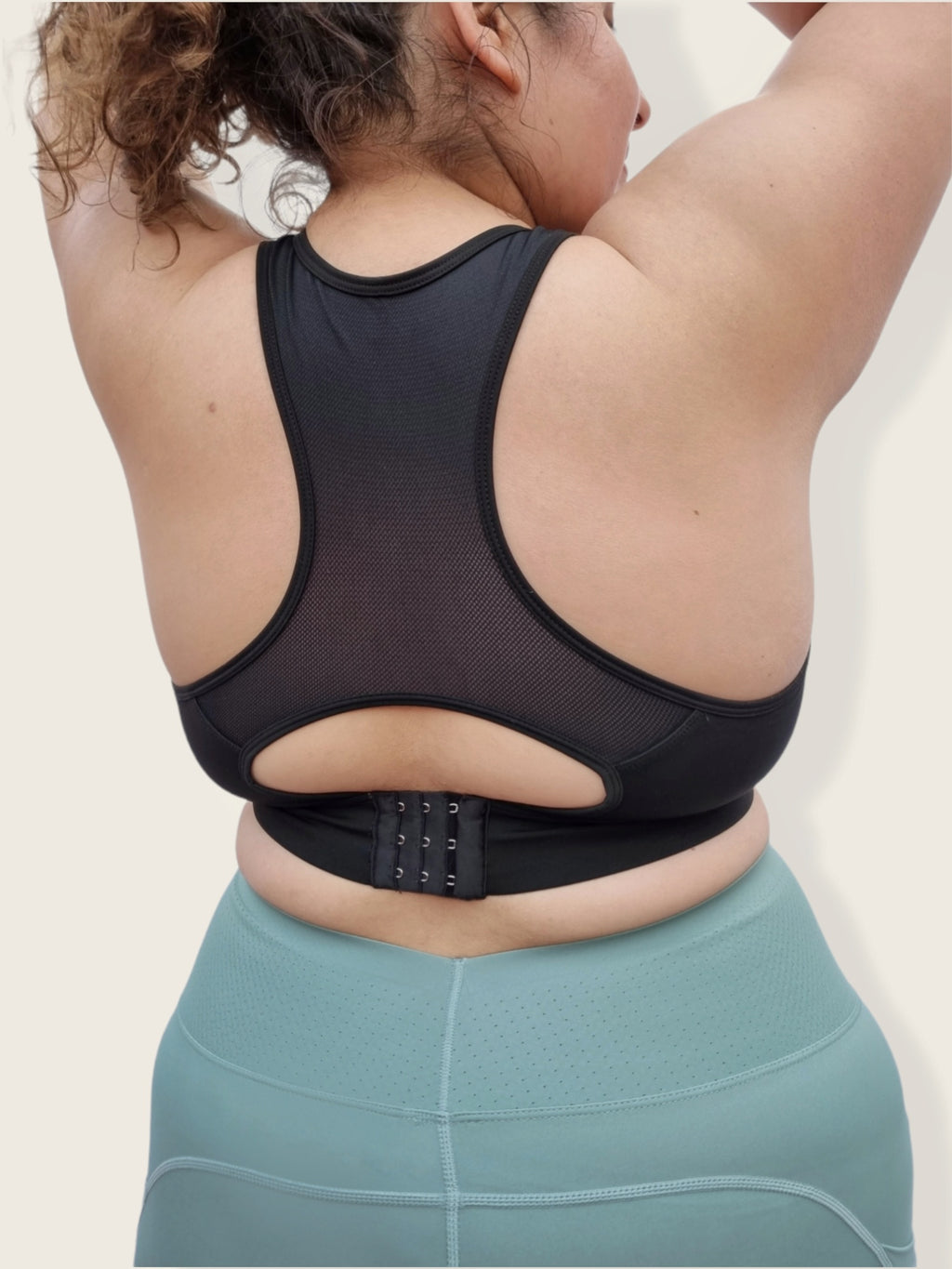 Sostén deportivo con broche